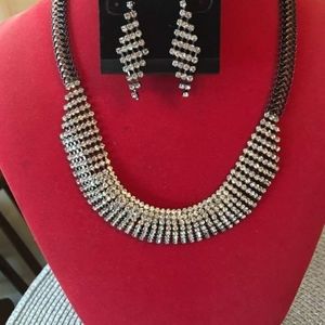 Necklace and earring set